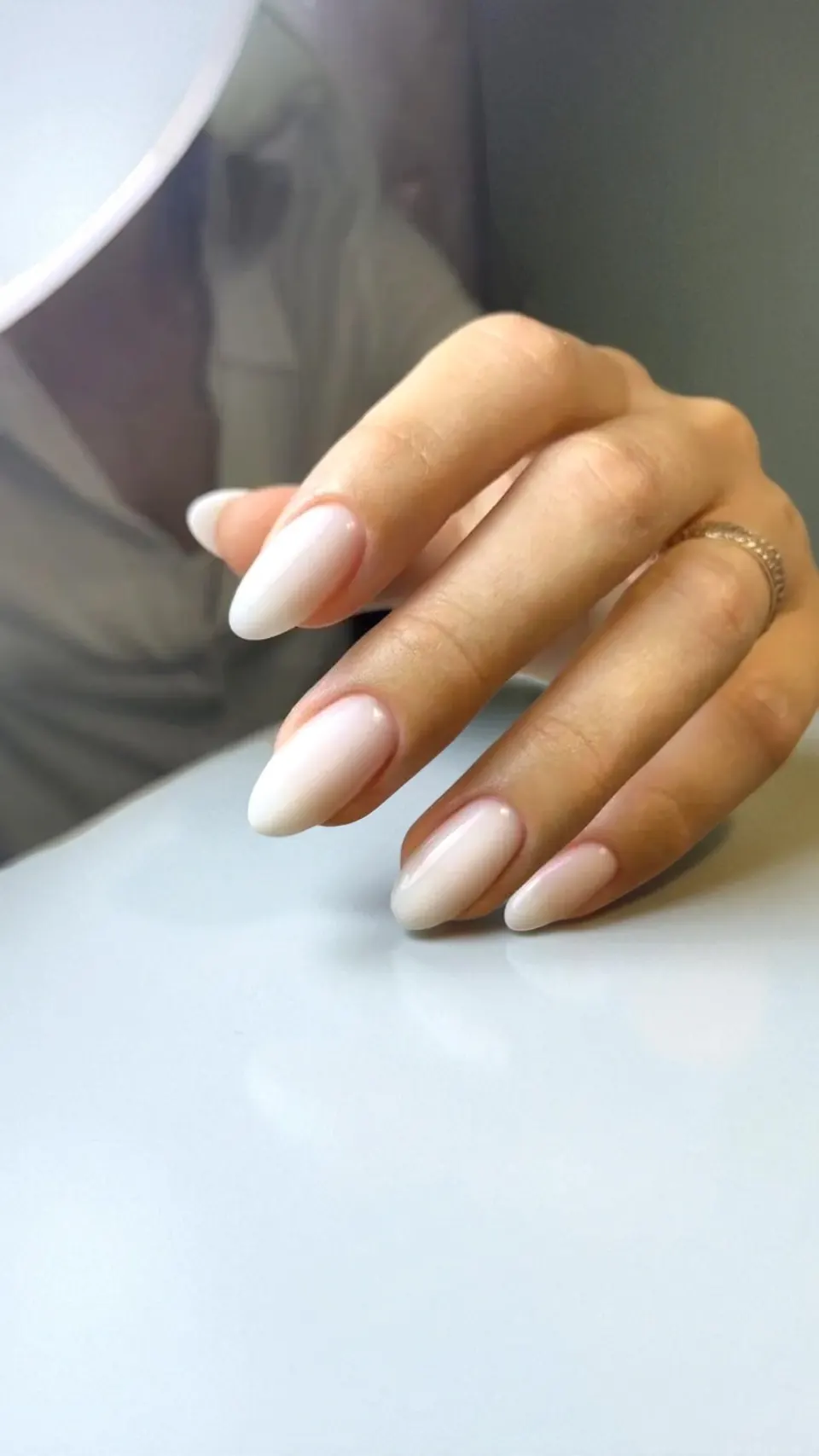 Manicura europea en seco en HealthSpa4u San Diego