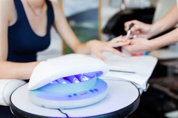 Manicura europea en seco en HealthSpa4u San Diego
